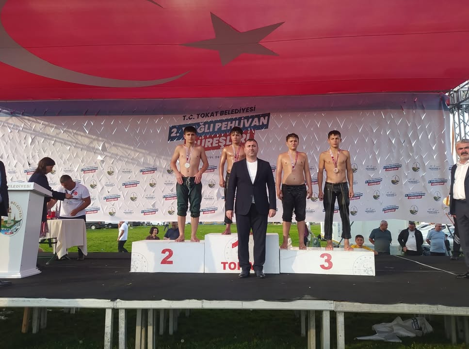 Tokat Büyük Yağlı Pehlivan Güreşleri’nde, Sporcumu...