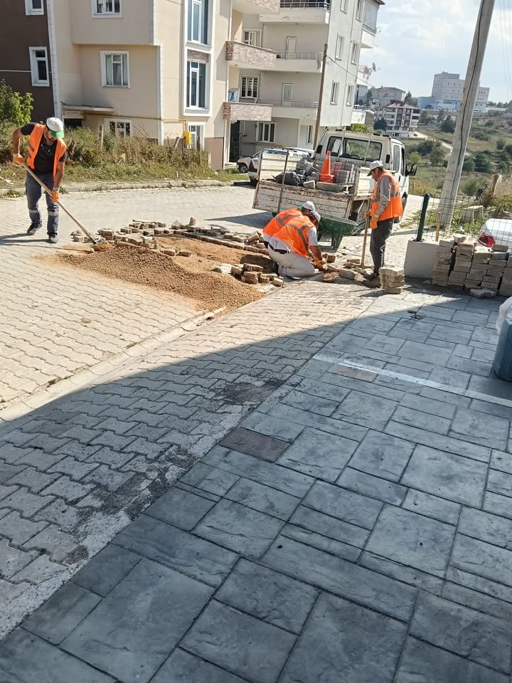 İlçe Genelinde Yollarımızı Ve Kaldırımlarımızı Yen...