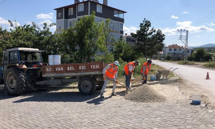 İlçemiz Genelinde Yürüttüğümüz Moloz Alımı, Yol Dü...