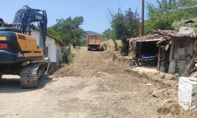 Fen İşleri Ekiplerimiz, Uçanlar Mahallesi’nde Yol ...