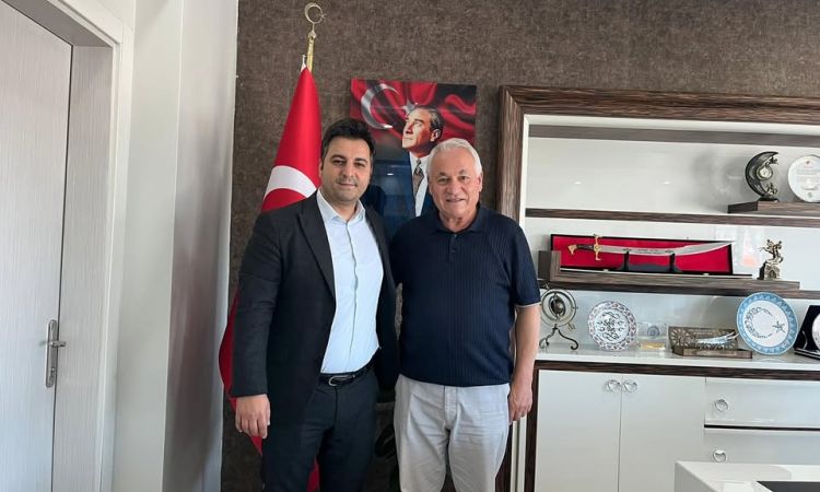 Usluoğlu Baklavaları Şube Müdürü Sn. Alper Sayal, ...