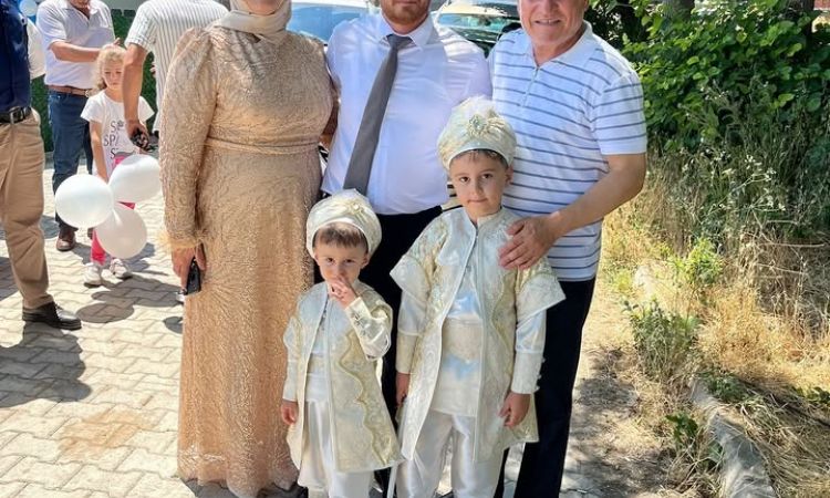 Avni Okuyucu’nun Oğulları, Mehmet Okuyucu Ile Mehm...