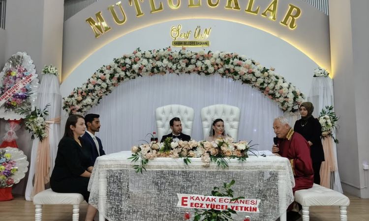 Beyza & Mehmetcan Çiftimizin Nikahlarını Kıyarak B...