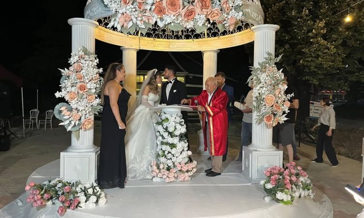 Betül & Veysel Tunahan Çiftimizin Başkan Yardımcım...
