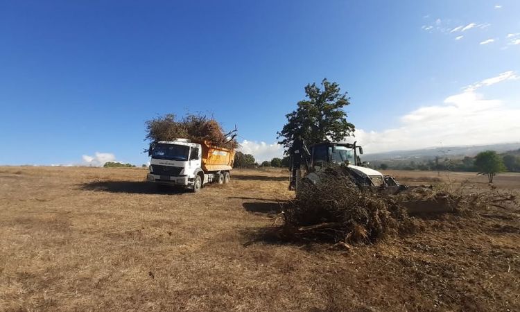 📍dura Mahallemizde Kepçemiz Ve Kamyonumuz Bir Takı...