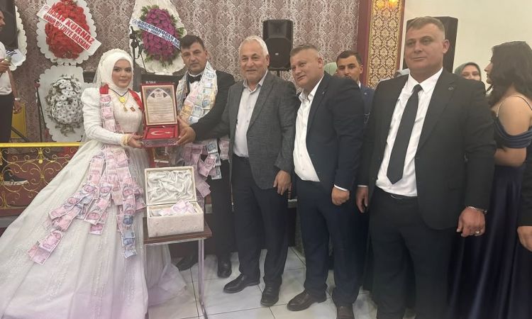 Aysun & Fatih Çiftimizin Düğün Merasimlerine Katıl...