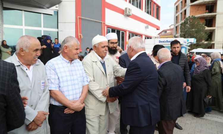 Kutsal Topraklara, Umre Vazifesini Ifa Etmek Üzere...