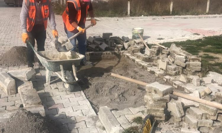 📍parke Taşı Ekiplerimiz, 19 Mayıs Mahallemizde Tit...