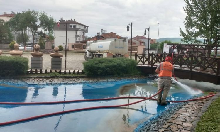 Fen Işleri Ekiplerimiz Atatürk Parkı’nda Temizlik ...