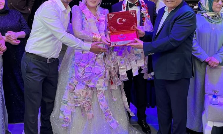 Dünya Evine Giren Sevgili Yavrularımız Melike Ve C...