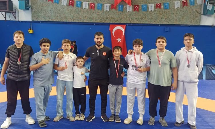 Kavak Belediyesi Sporcularımız, Sergiledikleri Üst...