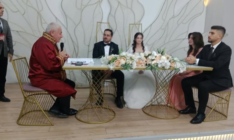 Emine Ve Gürkan Çiftimizin Nikahlarını Kıyarak Bu ...