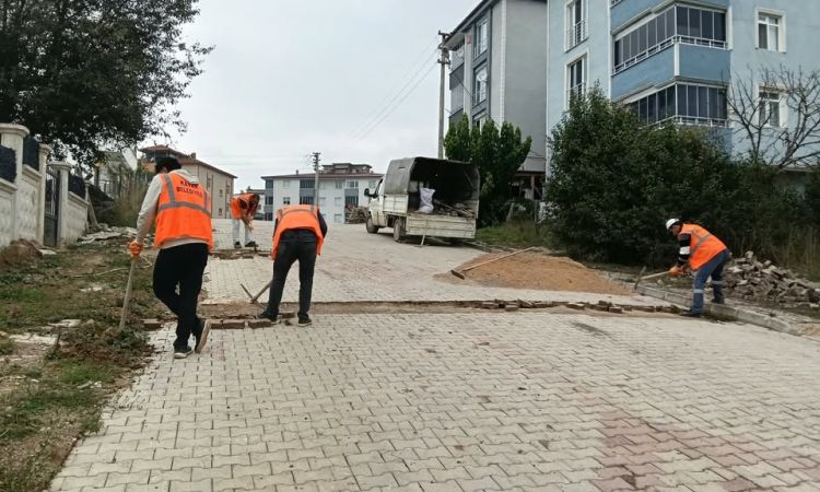 Ekiplerimiz Ilçemiz Genelinde Parke Tamirat Çalışm...