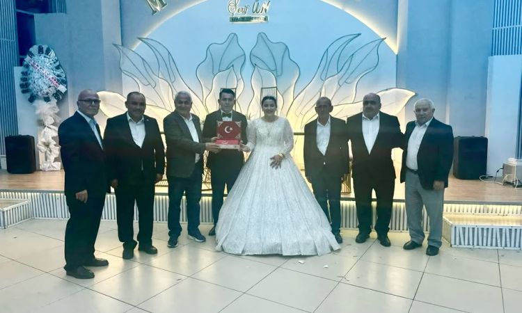 Sedanur Ve Yılmaz Çiftimizi Bu Özel Gününde Yanlar...