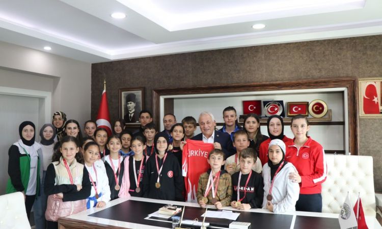 Uluslararası Ve Avrupa Şampiyonalarında Derece Yap...