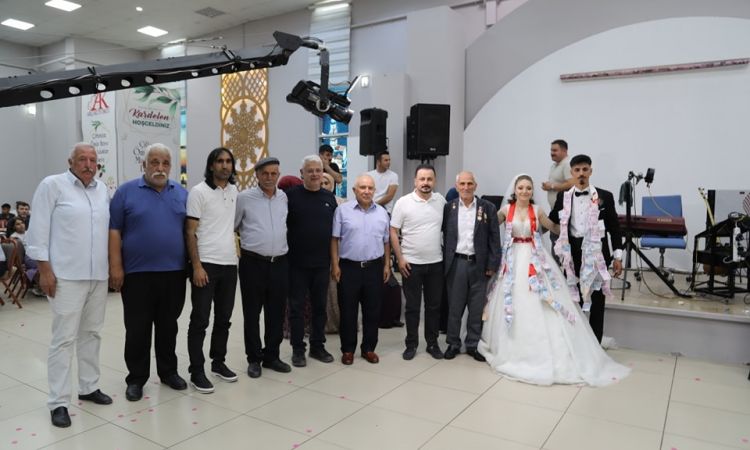 Kardelen Düğün Salonu'nda Dünya Evine Giren Elif I...