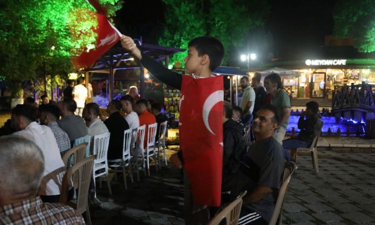 Türkiye'nin Dört Bir Yanından Size Destek Olmaya D...