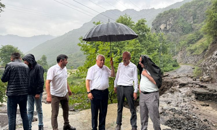 Aşırı Yağışlar Sonucu Ayvacık Ilçemizde Meydana Ge...