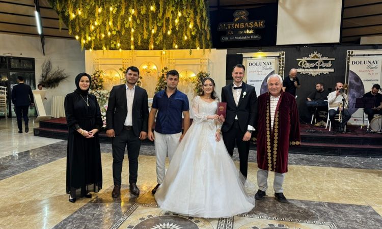 Ebru Ve Osman Çiftimizin Mutlu Günlerinde Yanların...
