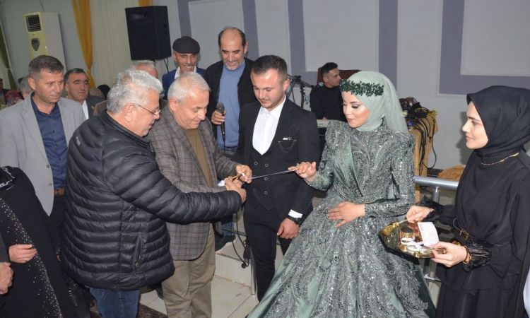 Hafta Sonu, Hacı Akti'nin Sevgili Kızı Eda Ile Asl...