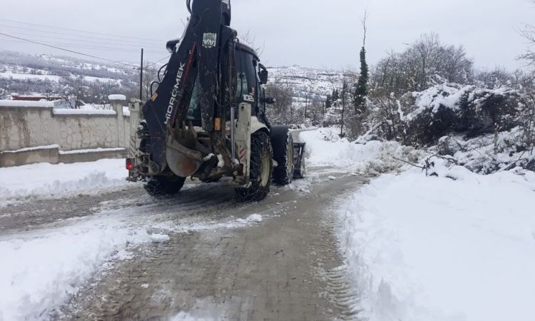 Yoğun Kar Yağışının Etkisiyle Kapanan Yollarımızın...