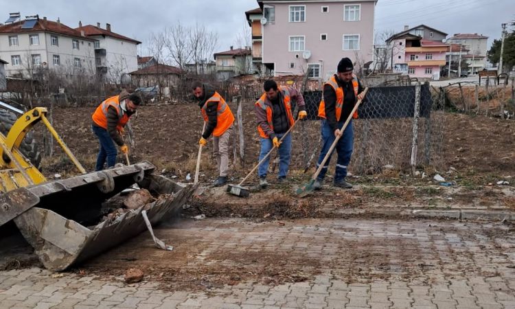 🌿 İlçemizin Dört Bir Yanında Çevre Temizliği Çalış...