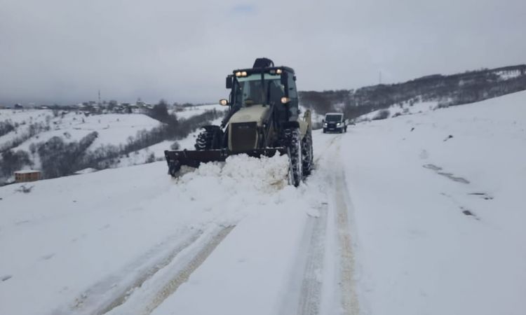 ❄ Karla Mücadele Çalışmalarımız Sürüyor! 🚜<br />
<...