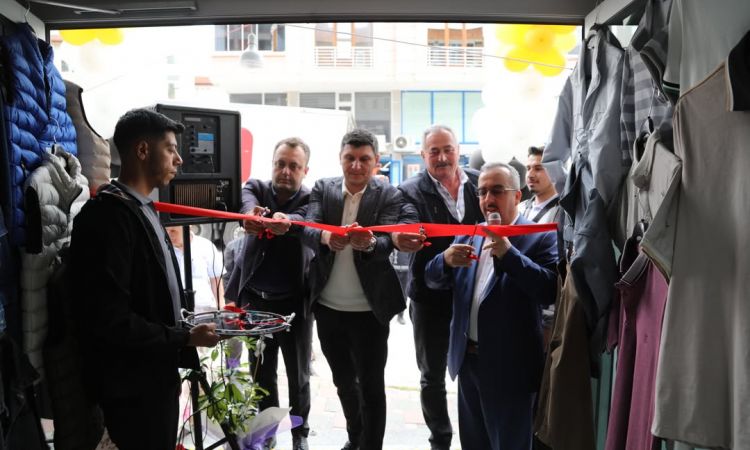 İlçemizde Faaliyete Başlayan İstanbul Ucuzluk Halk...